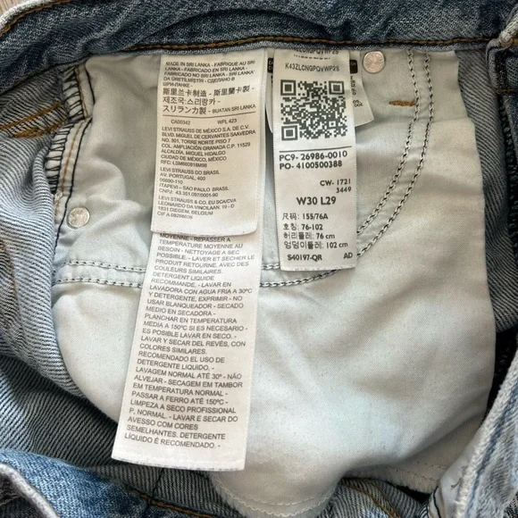 Levi’s High Rise Mom Jeans - Size 30 - Picture 5 of 7